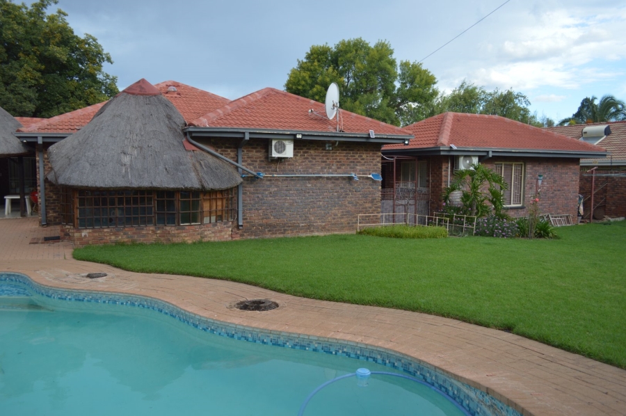 4 Bedroom Property for Sale in Flimieda North West